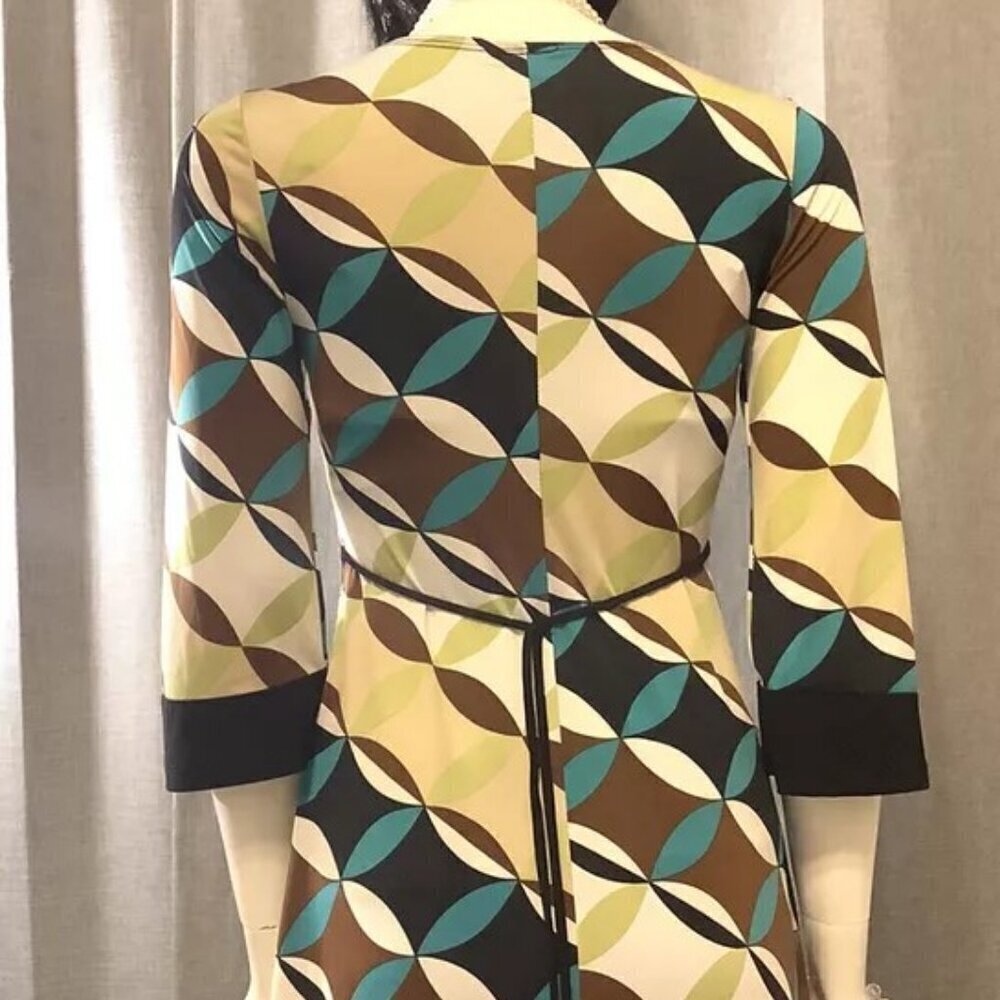 Sirens Abstract Dress - Picture 2 of 10